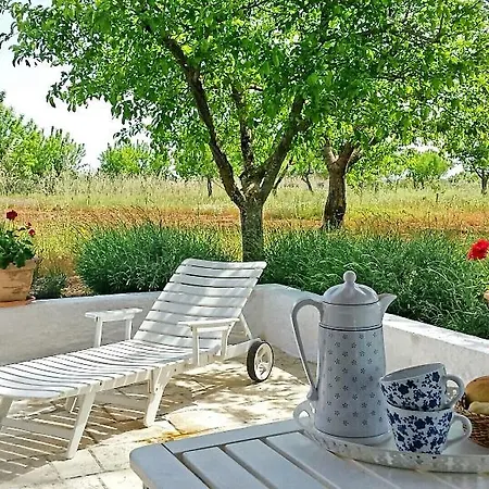 Trulli A Frascarosa Bed & Breakfast