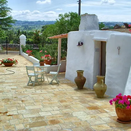 Trulli A Frascarosa Bed & Breakfast